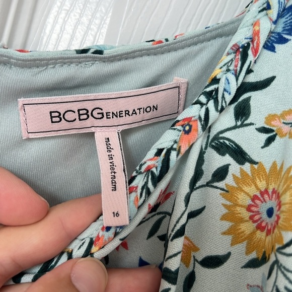 BCBG Floral Dress‎ - Picture 4 of 6